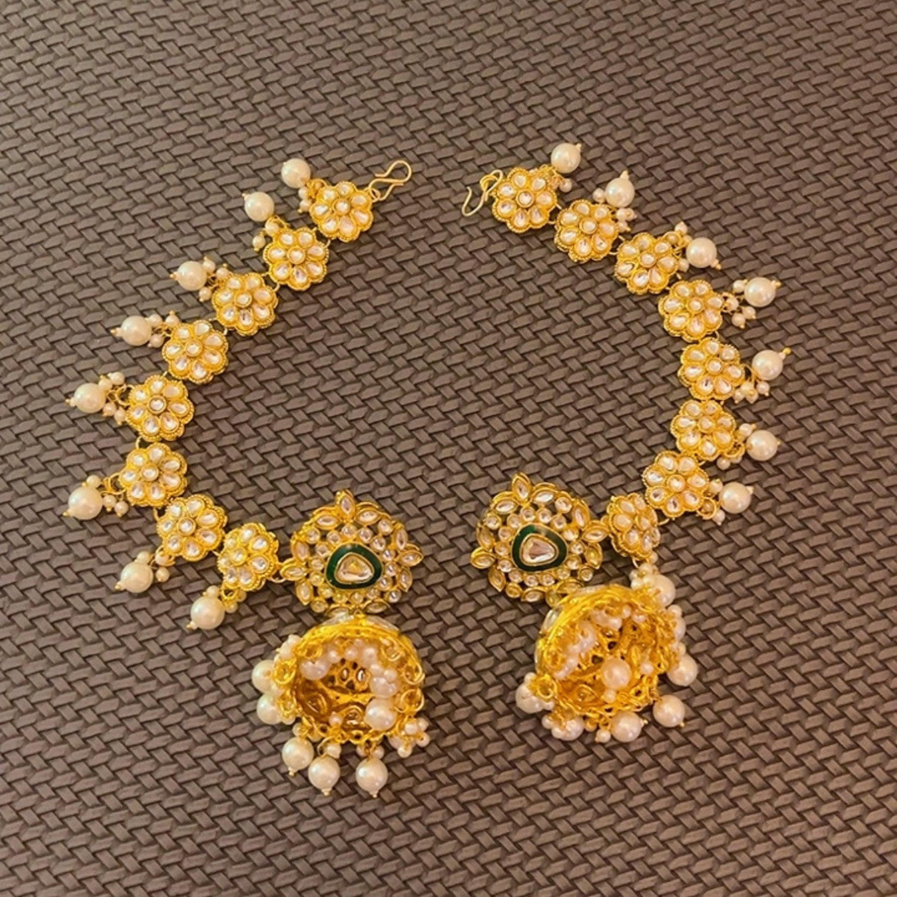 Gold-toned Dome shaped Kundan with Single Layer Earchain Earrings